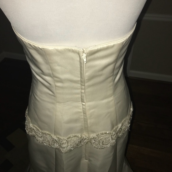 Beautiful wedding dress - Picture 4 of 8